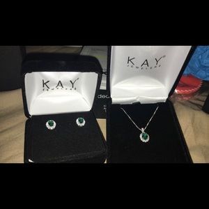 Necklace and earring ( emerald sterling silver )