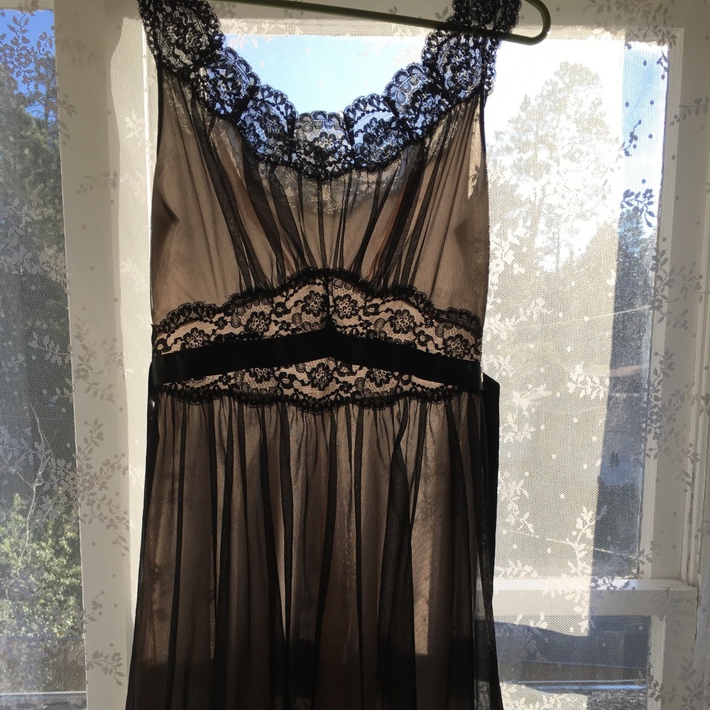 Gorgeous vintage Vanity Fair gown. ❤️❤️❤️