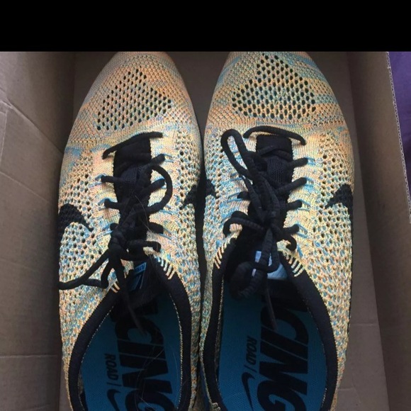 Nike Flyknit Racer - Picture 4 of 4