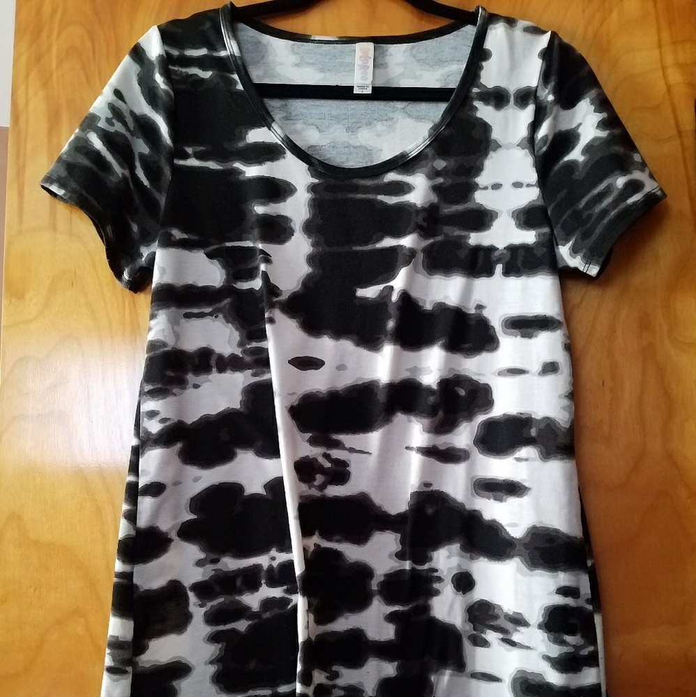 Lularoe classic tee