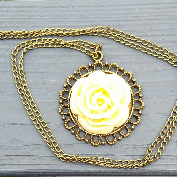 New yellow flower necklace, boho necklace - Picture 3 of 5