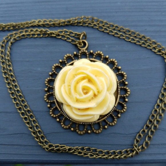 New yellow flower necklace, boho necklace - Picture 4 of 5
