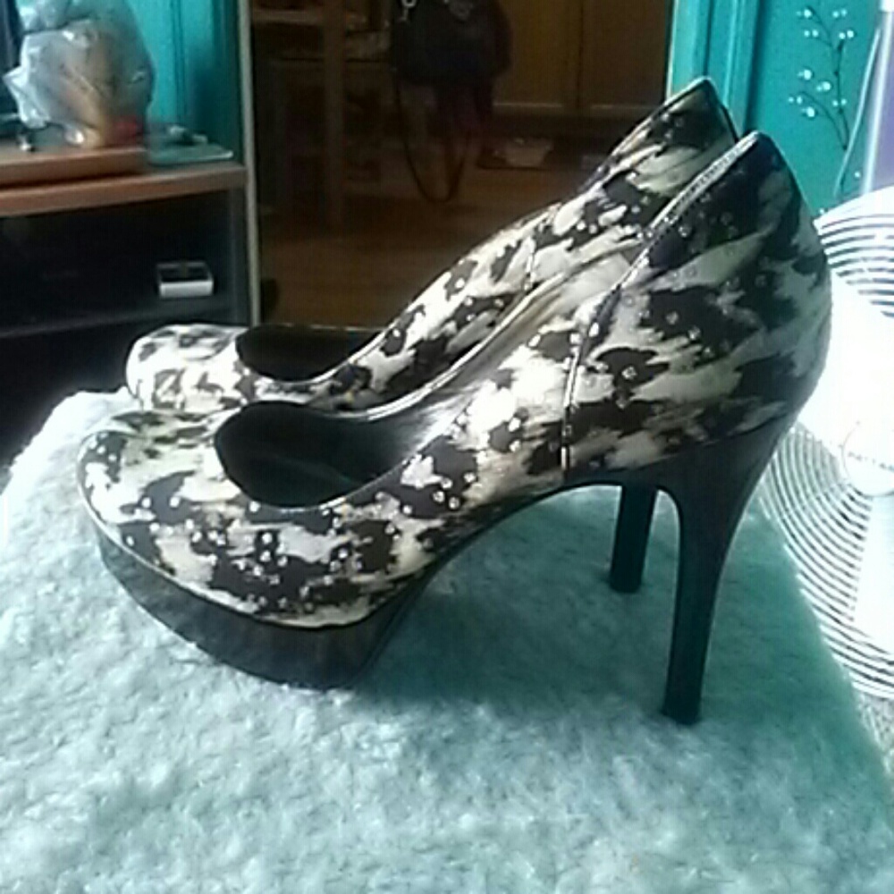 Guess heels