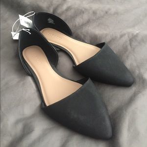 Black pointy toe flats