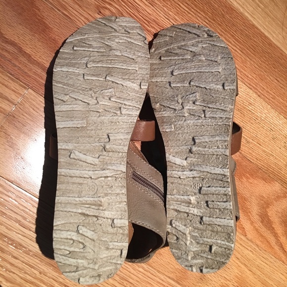 Miz Mooz Sandals stone color New with Box size 8 - Picture 3 of 5