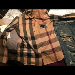 selling my 100% authentic Burberry shirt
