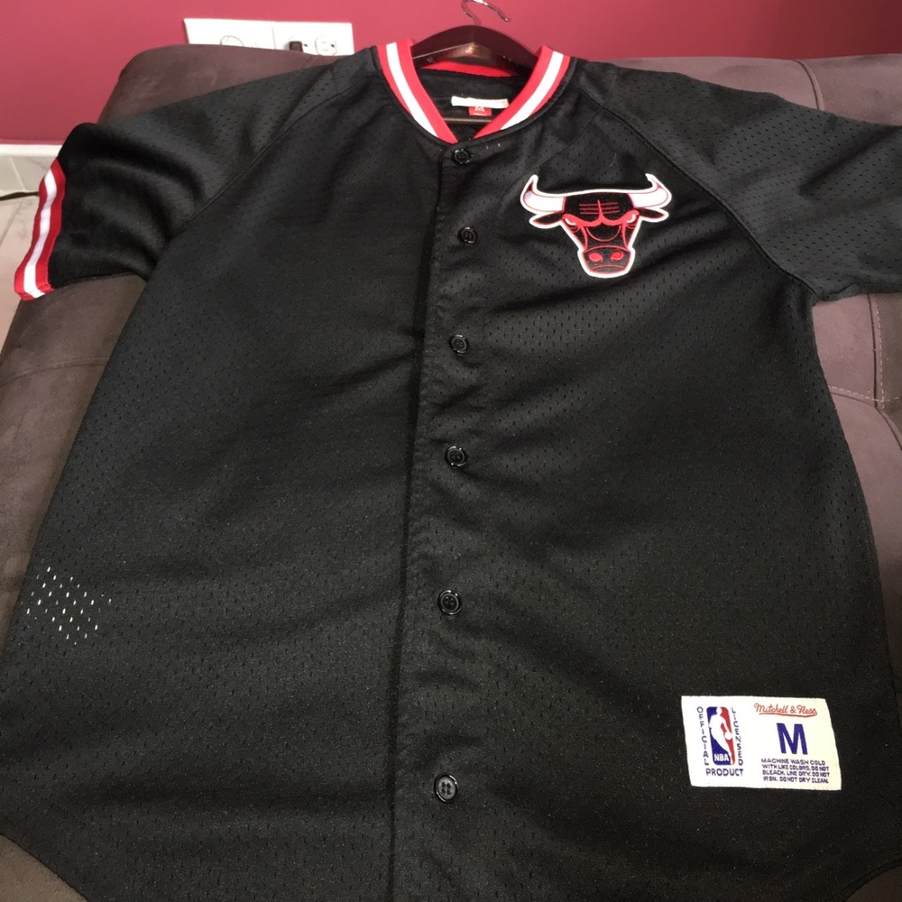 BLACK WHITE AND RED CHICAGO BULLS JERSEY