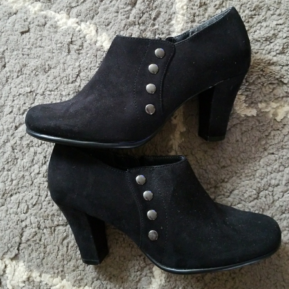 Aerosoles black ankle booties
