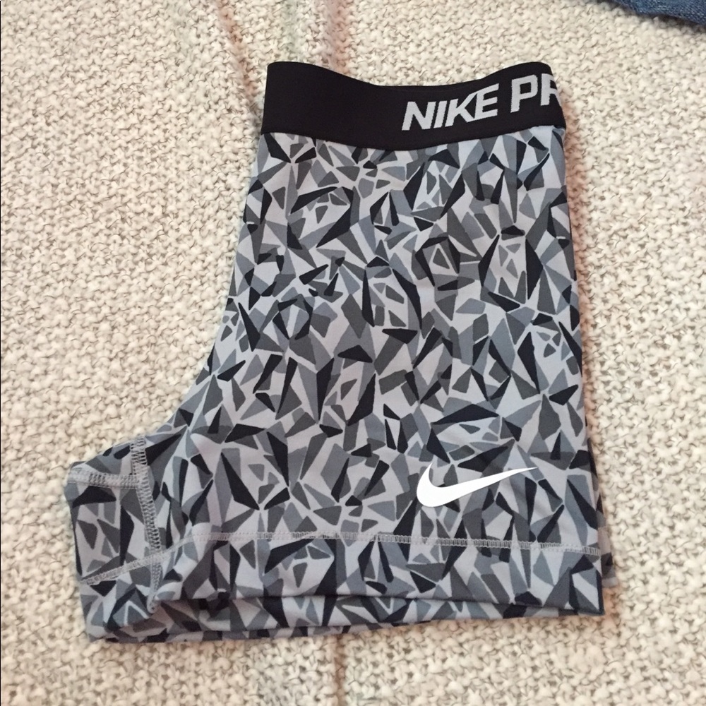 Nike pro spandex-medium
