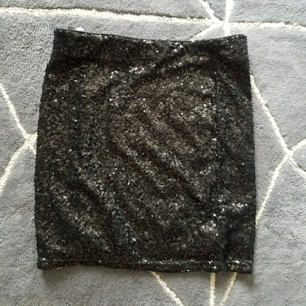 Divided black sequin skirt