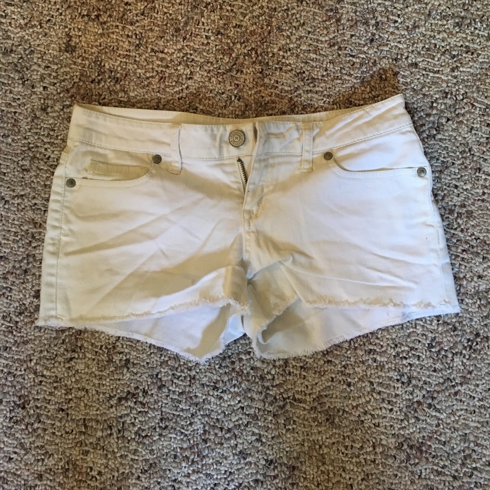 WHITE JEAN SHORTS