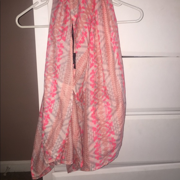 BEAUTIFUL SCARF! - Picture 2 of 2