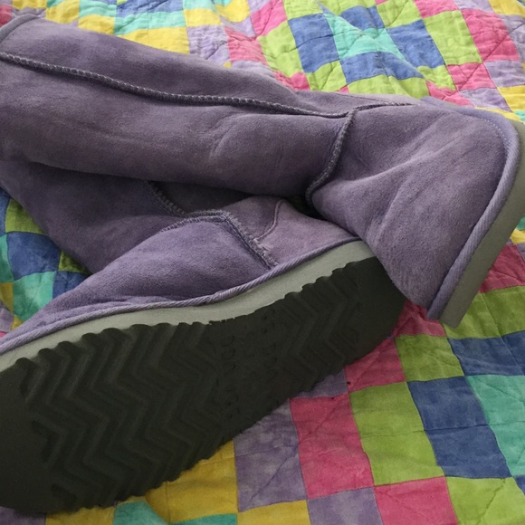 New lavender Uggs, 6 - Picture 2 of 6