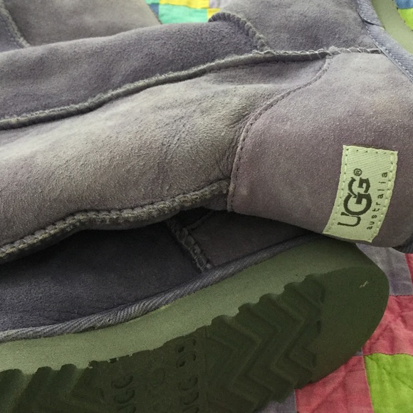 New lavender Uggs, 6 - Picture 3 of 6