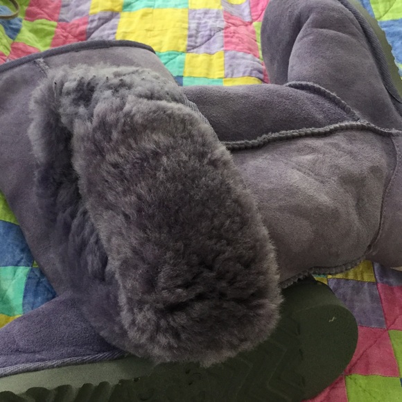 New lavender Uggs, 6 - Picture 4 of 6