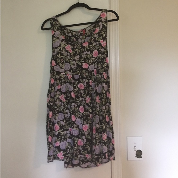 Button up back floral dress only worn once - Picture 1 of 3