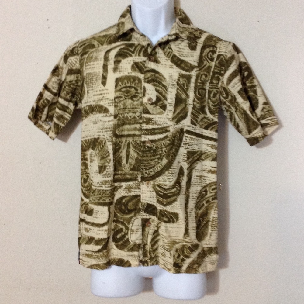 Large short-sleeve pattern casual button down