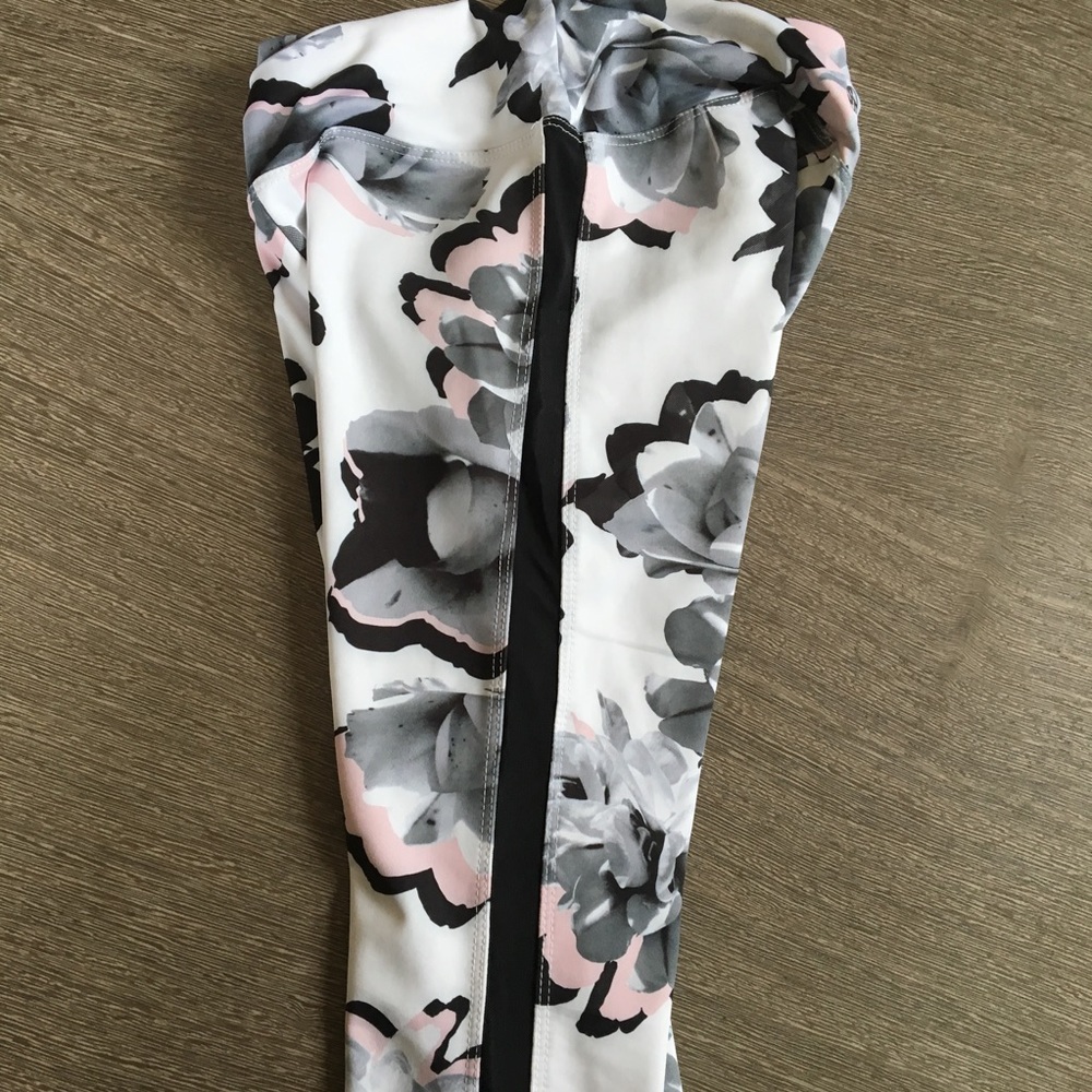 Strut-This graham floral pink/gray crop size O/S - Picture 6 of 6