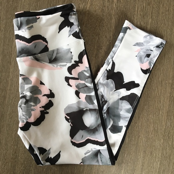 Strut-This graham floral pink/gray crop size O/S - Picture 2 of 6