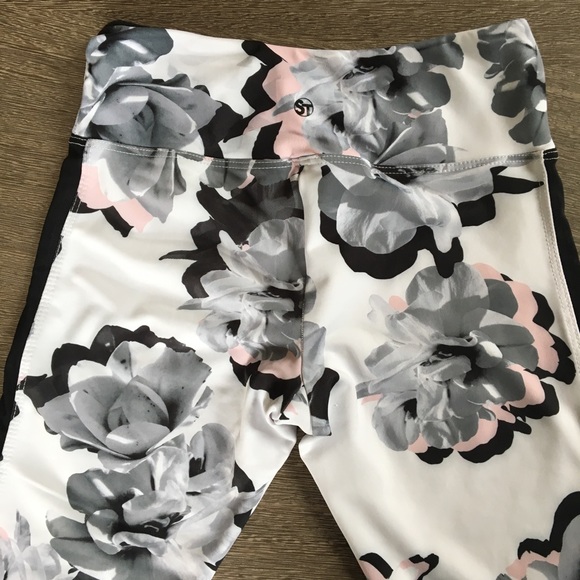 Strut-This graham floral pink/gray crop size O/S - Picture 5 of 6