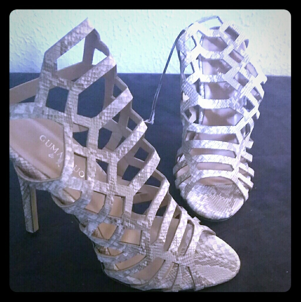 ✨✨SEXY SNAKESKIN HEELS✨✨