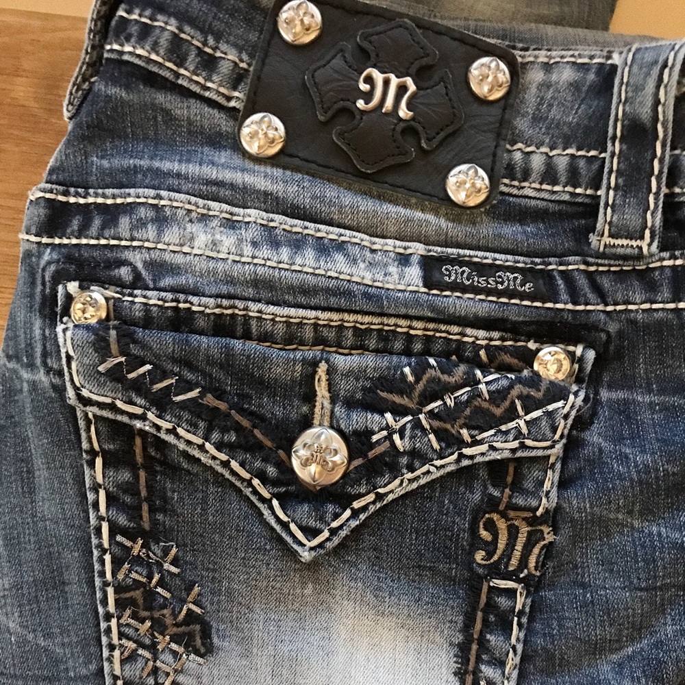 Miss Me Jean Capris (size 30)