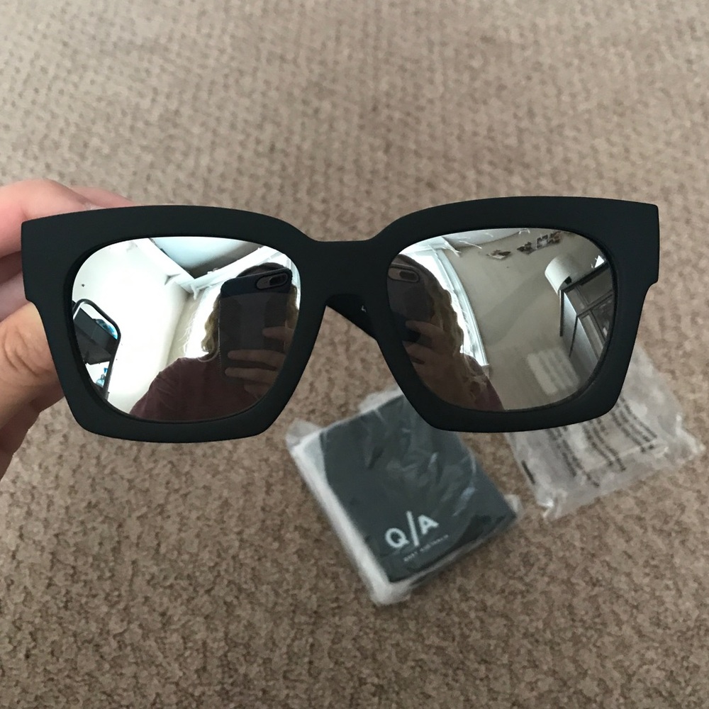 BRAND NEW Quay Midnight Runner Sunglasses