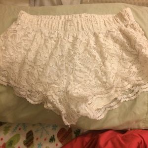 LACE SHORTS
