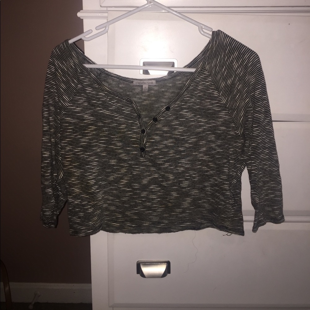 XL Quarter Sleeve Cropped top!
