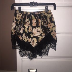 SUPER CUTE FLOWY SHORTS!