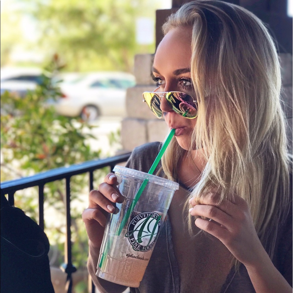 Meet your Posher, Caitlin