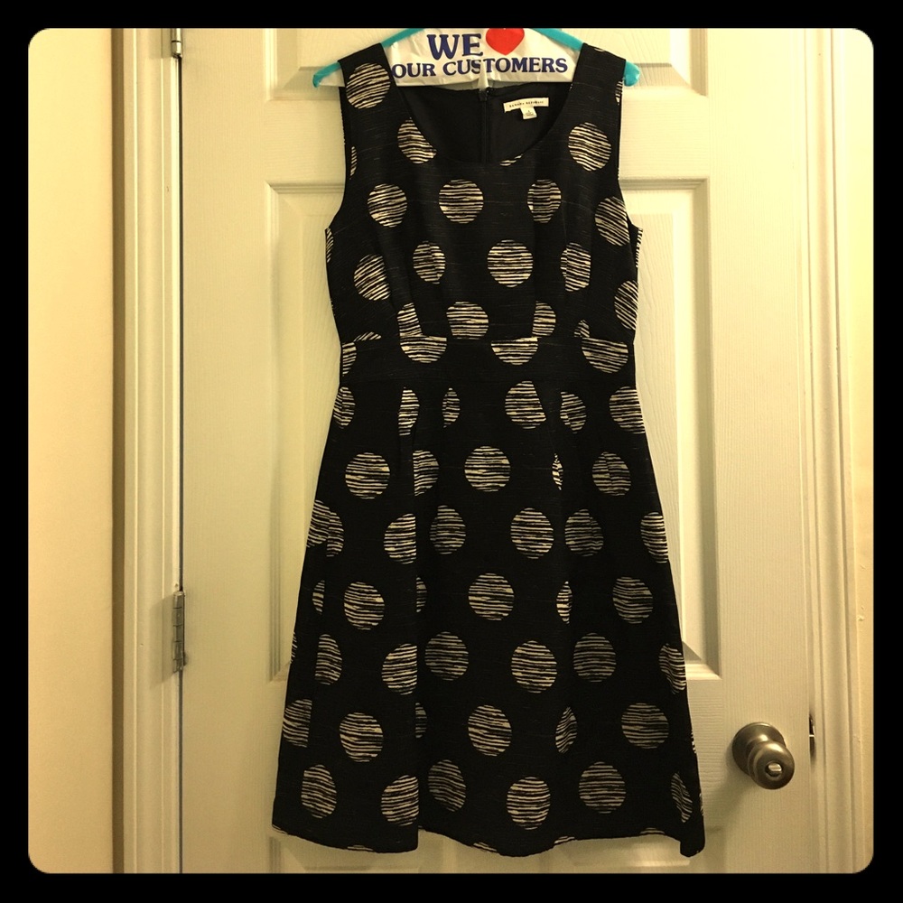 Banana Republic Sleeveless Dot Dress size 4