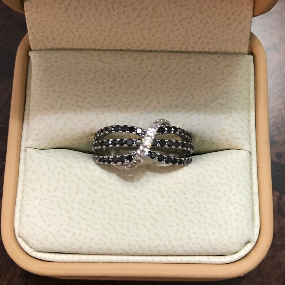 14k white gold black and white diamond ring