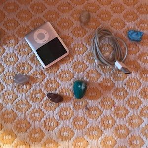 Fully Functional iPod with charger