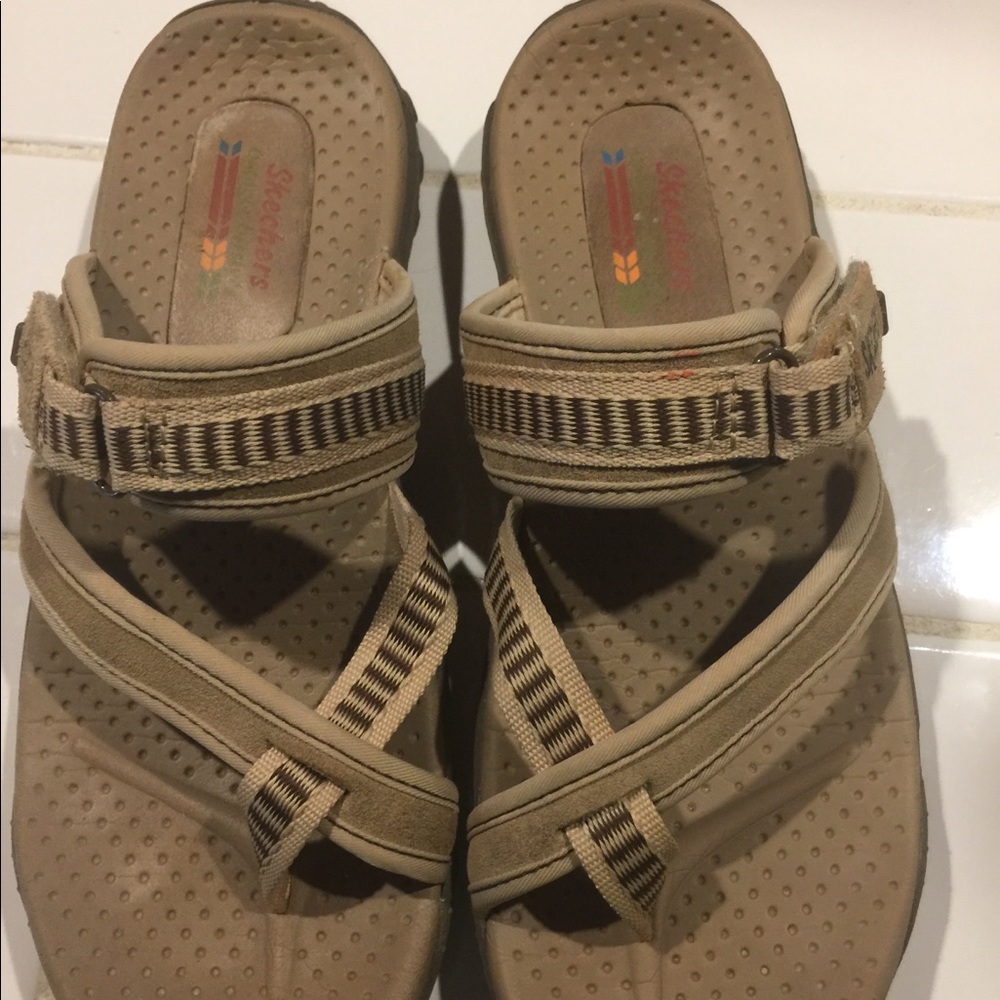Sketched khaki flip flops