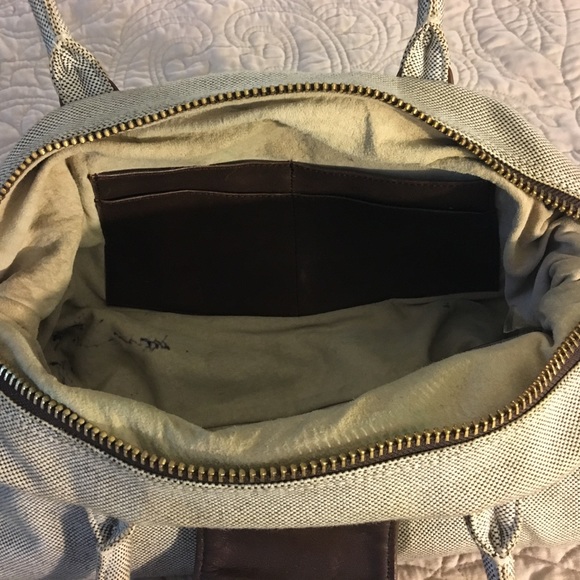 **MINT** condition Botkier purse - Picture 5 of 8