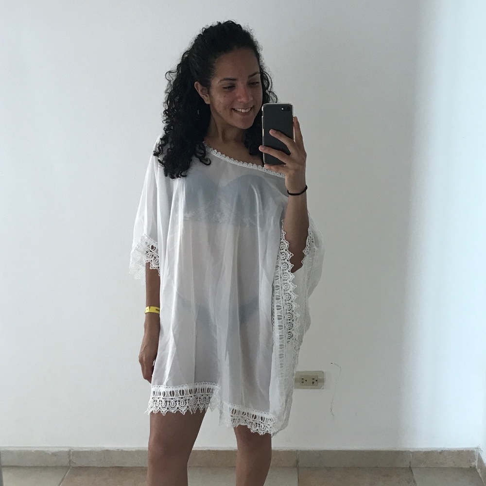A Beautiful white crochet cover up✨