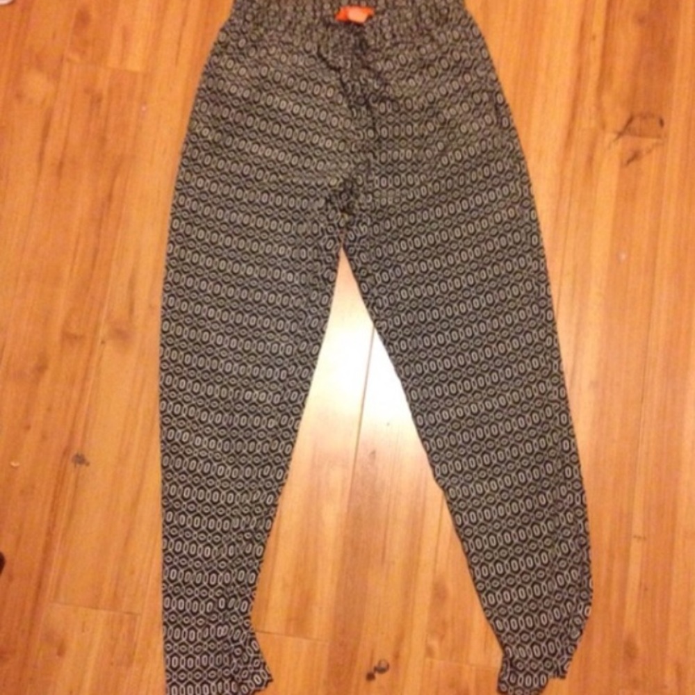 Patterned tapered pants