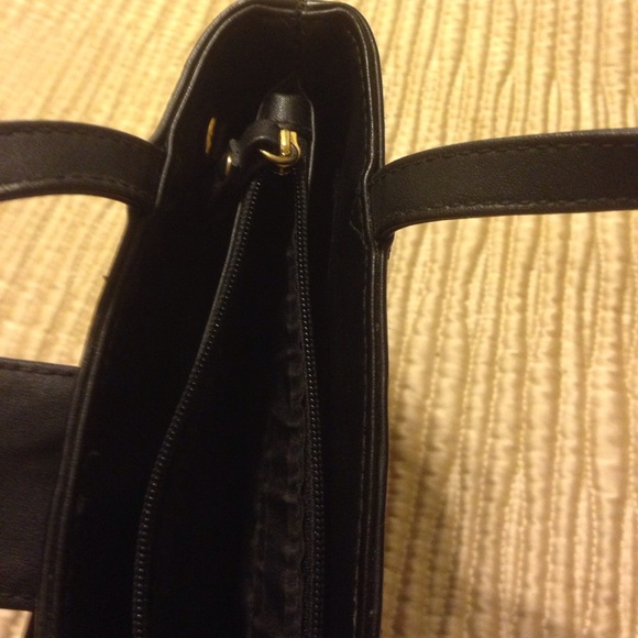 Liz Claiborne Small Handbag - Picture 3 of 5