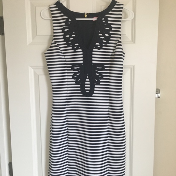 Lilly Pulitzer Dresses & Skirts - Lilly Pulitzer Shift Dress-size Small