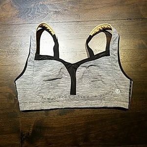Beautiful Lululemon bra 36C black and white