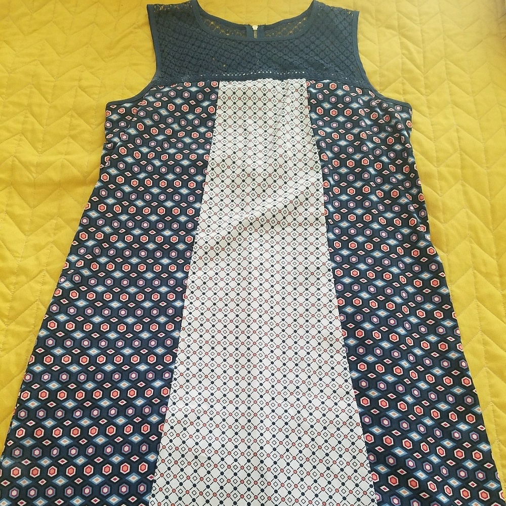 Beautiful sheath dress. Perfect for a summer date!