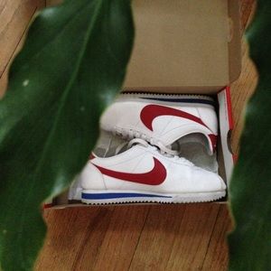 Classic Nike Cortez❗️Red, white, & blue. Size 5.5