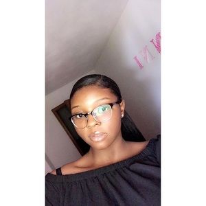 Meet your Posher, Lailla