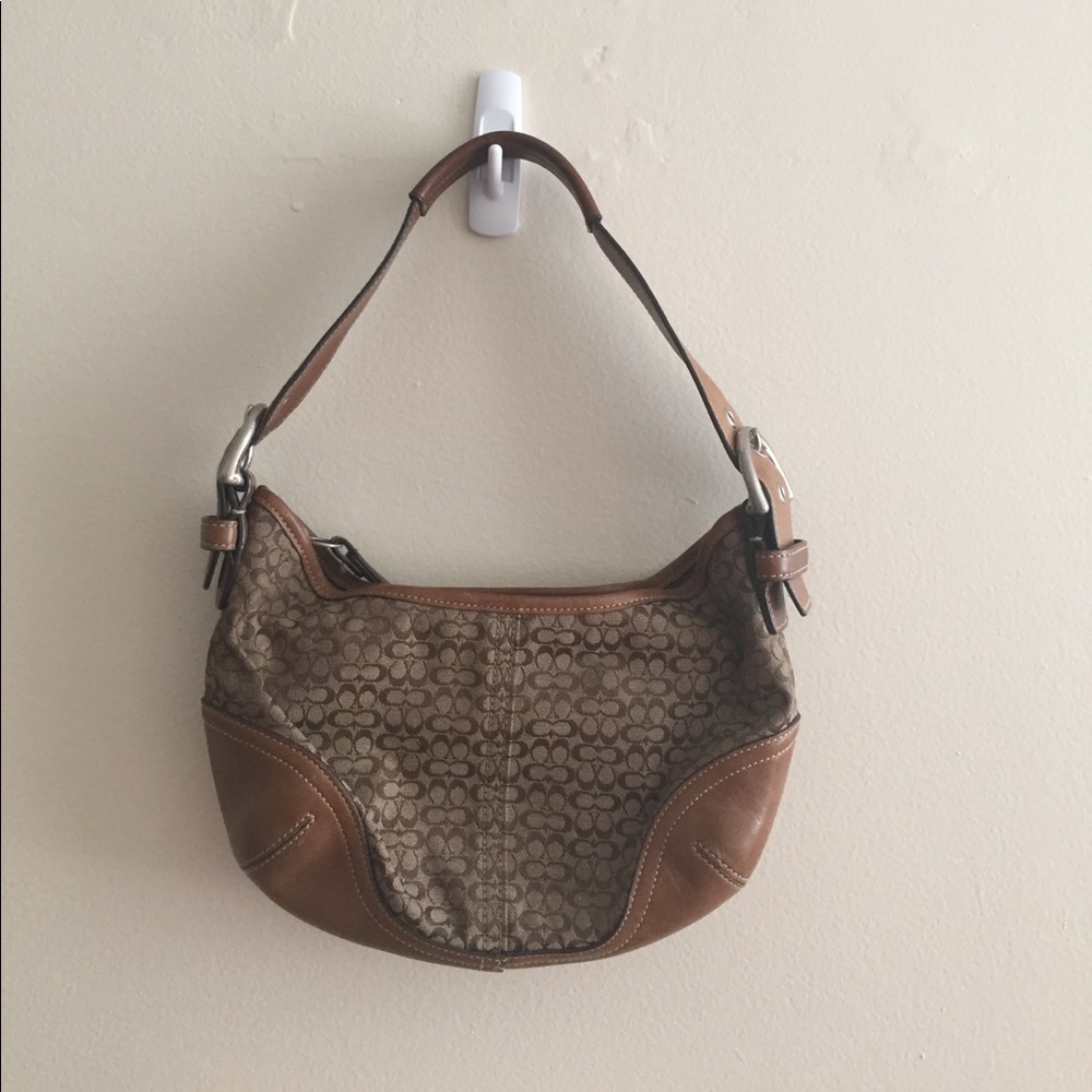 Coach small purse. Brown with interlocking "c" des