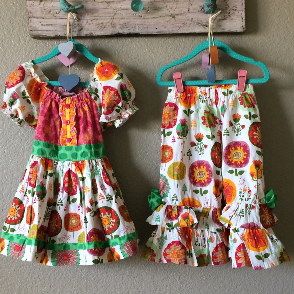 Jelly the Pug NWOT Maggie Tunic Capri Set