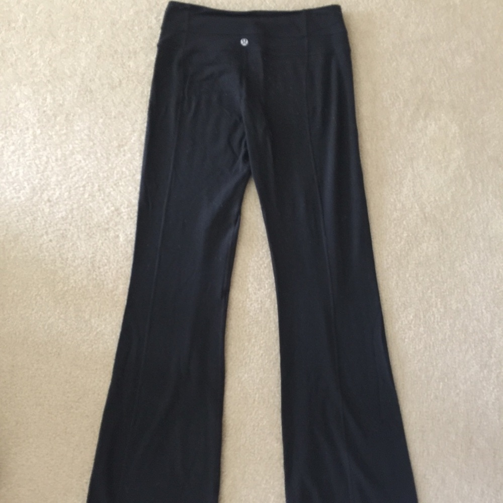 Classic black lululemon yoga pants!
