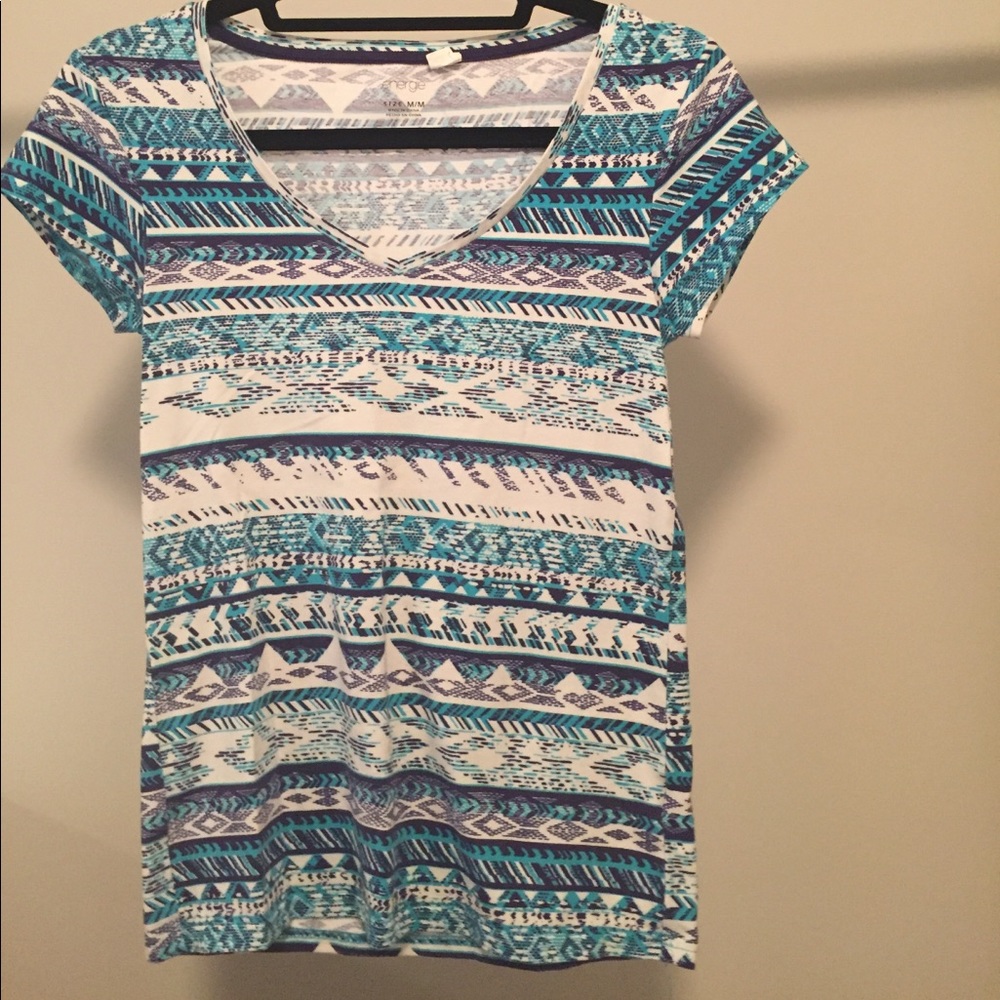 V-neck t-shirt