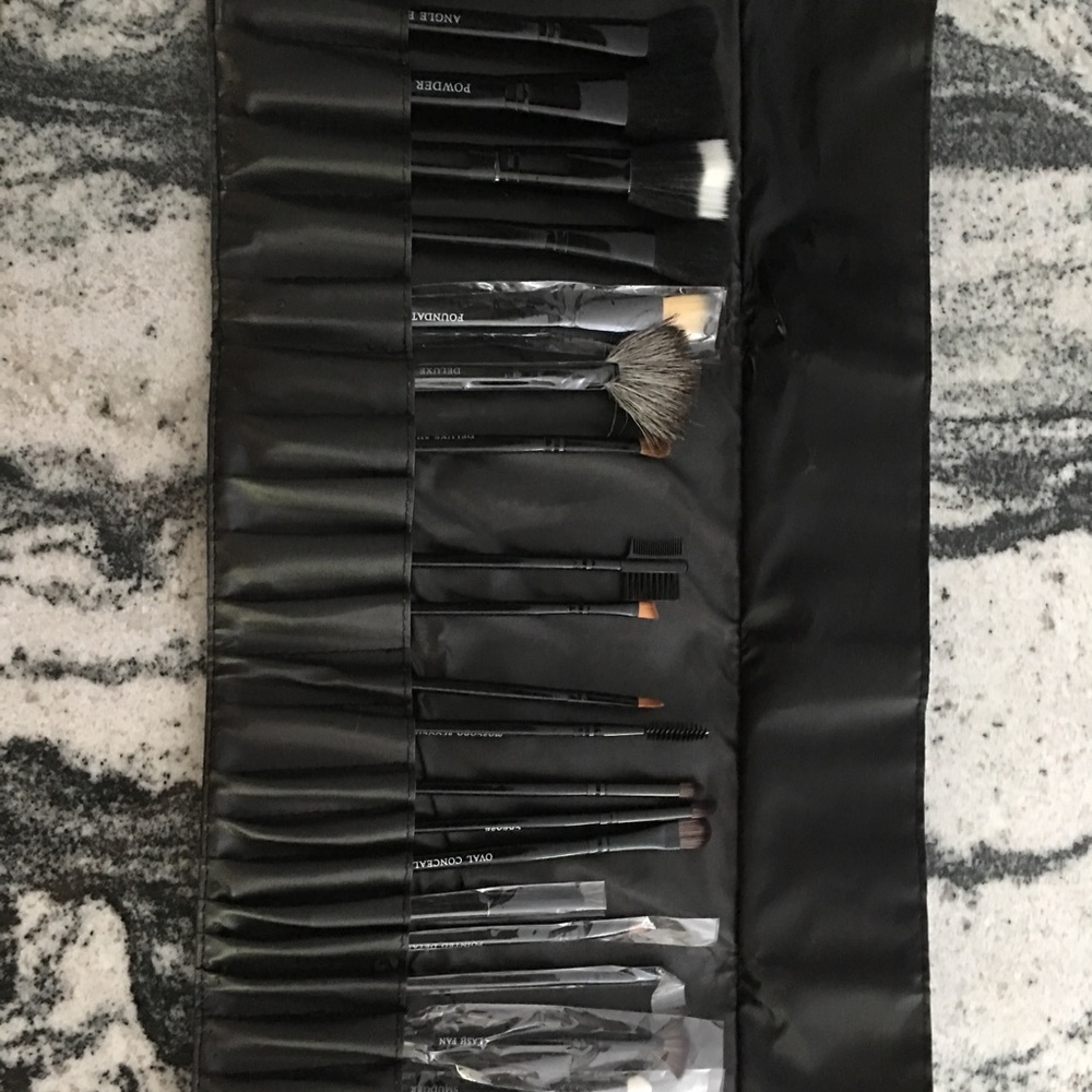 New  Excellent,All Natural Larger Brush Set.
