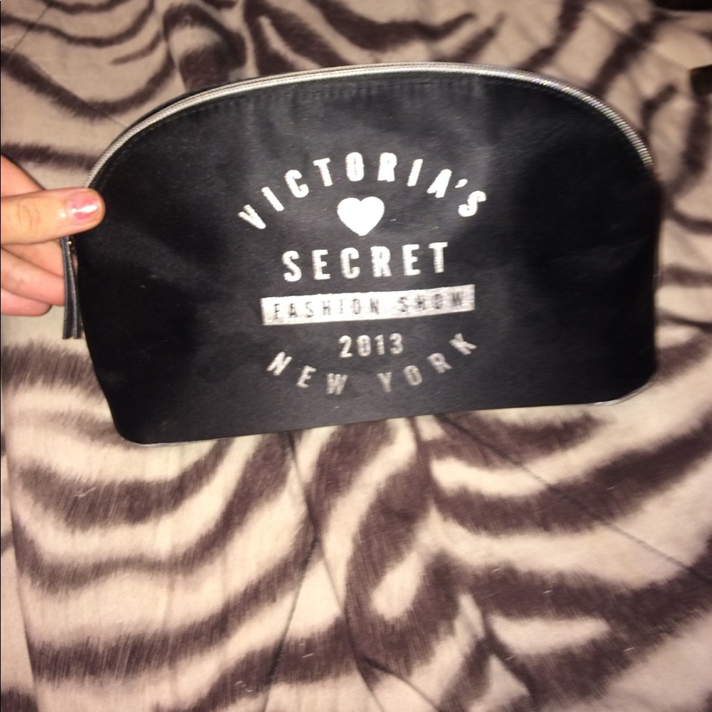 Victoria's Secret makeup bag💕